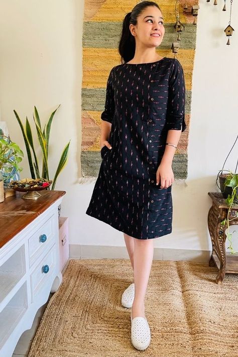 One Piece Dress Knee Length, Kurta Ideas, Ikat Dresses, Short Kurtas, Casual Kurtis, Cotton Dress Pattern, Knee Length Dresses Casual, Casual Frocks, Ikat Dress