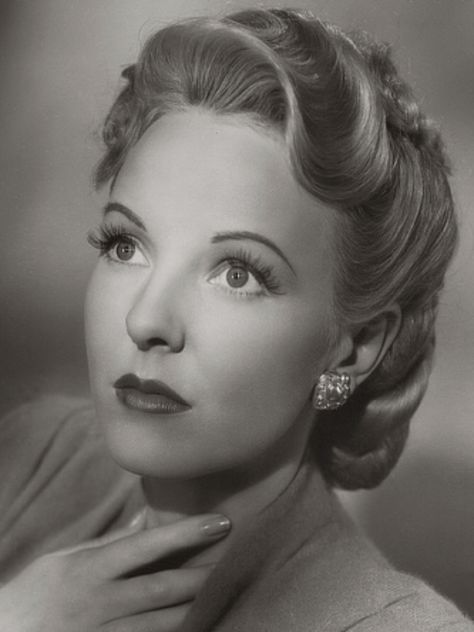 Anna Lee late in her career portrayed the lovely Lila Quartermaine on General Hospital. 1940s Actresses, Famous Actresses, Anna Lee, Classic Cinema, John Ford, Classic Movie Stars, Classic Actresses, Film Stars, Character Actor