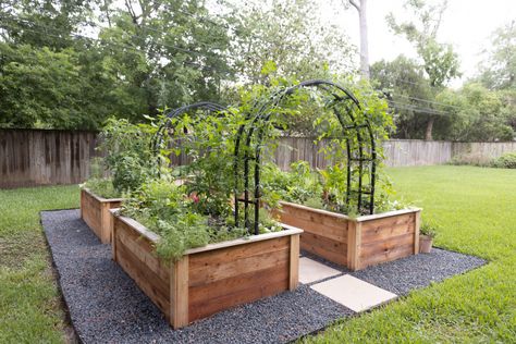 Raised Bed Kitchen Garden, Raised Bed Garden Layout, Modern Gardening, Garden Bed Layout, Steel Edging, Raised Bed Garden Design, Cozy Garden, Cedar Garden, Garden Fence Panels