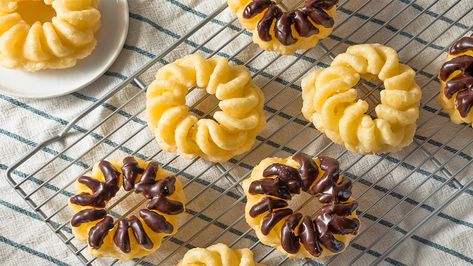 French Cruller Donut, Crullers Recipe, French Cruller, French Donuts, Cruller Donuts, Chickpea Fries, Types Of Donuts, French Crullers, Instant Potatoes