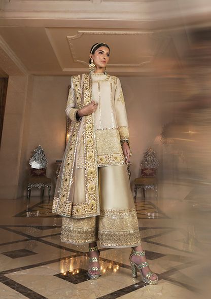 Rubina Bajwa, Manish Malhotra Dresses, Raw Silk Lehenga, Trendy Outfits Indian, Kaftan Designs, Short Kurta, Pakistani Wedding Outfits, Pakistani Fashion Party Wear, Manish Malhotra