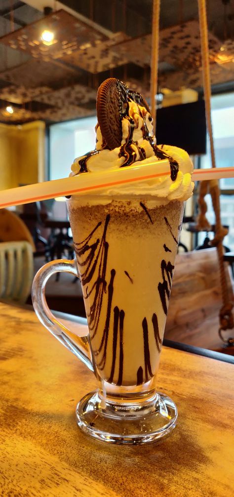 Oreo shake!! What are you waiting for...😋😍 Oreo Shake Snap, Shake Snap, Korea Cafe, Oreo Shake, Wallpaper Flowers, Android Wallpaper Flowers, Food Blogs, Bts Dancing, Snap Food