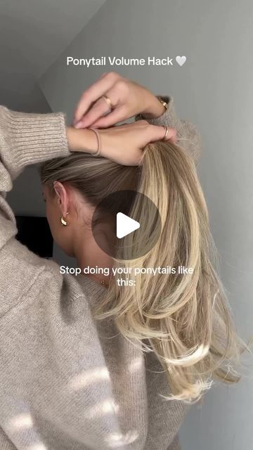 NewBeauty Magazine on Instagram: "We can't get enough of this brilliant hack for a ponytail by @alexandralharaldsson 💕 ⁠ ⁠ ⁠ Video credit: @alexandralharaldsson⁠ #hairtutorial #hairstyle #ponytailhairstyles #ponytail #hairtrends #highpony #hairhacks" Messy Volume Ponytail, How To Make Ponytail Look Fuller, High Poofy Ponytail, Cute Low Ponytails, How To Do A High Ponytail, Clean Ponytail, Dressy Ponytail Hairstyles, High Volume Ponytail, Waterfall Ponytail