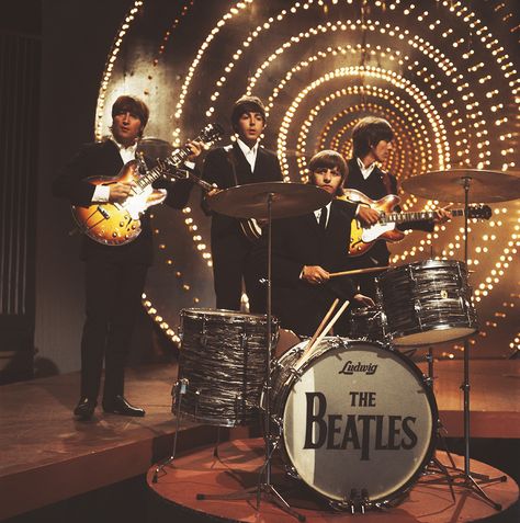 A look back at 'Revolver' on its 50th anniversary.​ The Beatles perform 'Rain' and 'Paperback Writer' on BBC TV show 'Top Of The Pops' in London on 16th June 1966. Paperback Writer, John Lennon Paul Mccartney, Beatles Photos, Beatles Pictures, British Invasion, The Fab Four, Ringo Starr, George Harrison, Great Bands