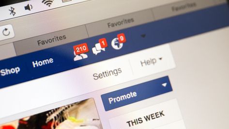 How to Make Sure Your Facebook Timeline Always Starts With Your Favorite People Using Facebook For Business, Facebook Content, Facebook News, How To Use Facebook, Facebook Users, Facebook Timeline, Social Engagement, Facebook Ad, Facebook Posts