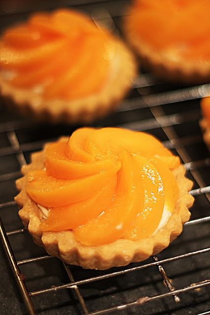 Savoury Tarts, Mini Fruit Tarts, Fruit Custard, Peach Tart, Baked Caramel, Custard Tart, Mini Tart, Savory Tart, Food Recepie