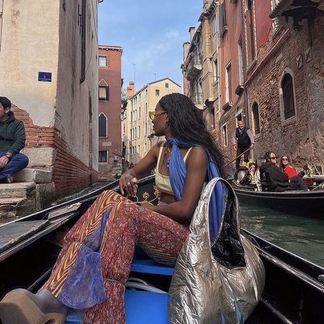 Simply Cie, Summer Europe Outfits, Italy Outfits Summer, Europe Outfits Summer, Venice Italy Outfit, Venice Boat, Outfits Europe, Summer Abroad, European Summer Aesthetic