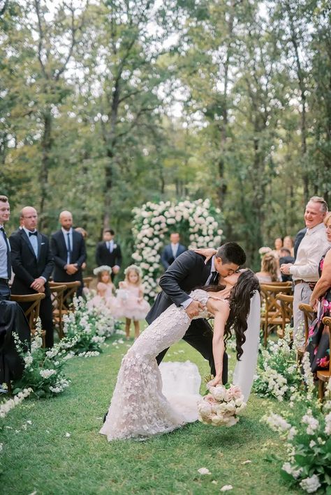 White Sparrow Barn, Wedding Ceremony Pictures, Wedding Photo List, White Sparrow, Wedding Isles, Wedding Portrait Poses, Bride Groom Photos, Wedding Ceremony Photos, Wedding Picture Poses