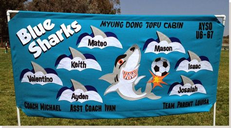 http://diysoccerbanner.blogspot.com/ DIY soccer banner, felt construction on PVC frame Ayso Soccer Banner, Soccer Team Mom, Soccer Team Banners, Kids Soccer Team, Shark Banner, Michigan Basketball, Ayso Soccer, Softball Banner, Baseball Banner