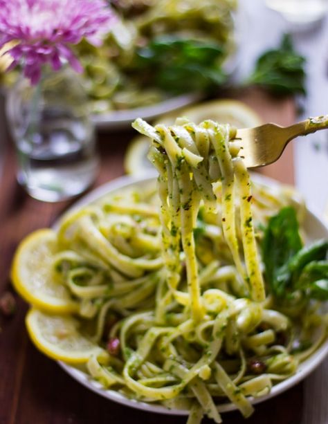 Gourmet Pasta Recipes, Zucchini Spaghetti Recipe, Zucchini Pesto Pasta, Easy Pasta Recipe, Gourmet Pasta, Basil Pesto Recipes, Pistachio Recipes, Zucchini Spaghetti, Pistachio Pesto