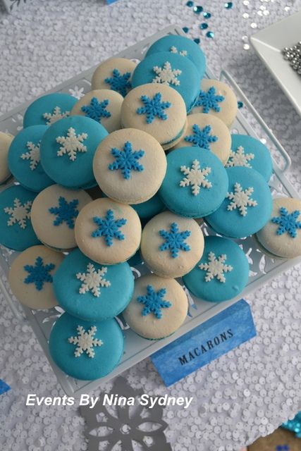 Frozen Princess Party | CatchMyParty.com Torte Frozen, Frozen Princess Party, Frozen Party Food, Frozen Birthday Party Ideas, 4de Verjaardag, Cupcakes Easy, Bolo Frozen, Frozen Bday Party, Ideas Cupcakes