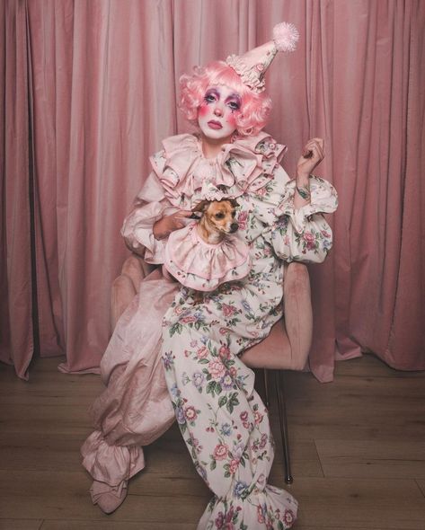 Pink Clown Outfit, Clowncore Costume, Women Clown Costume, Clown Costume Aesthetic, Clown Inspired Outfit, Clown Phobia, Fashion Clown, Clown Outfits, Cute Clown Costume