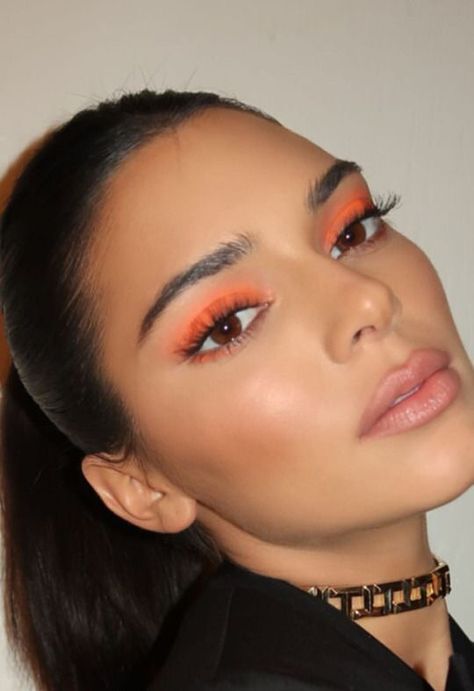 kendall jenner in orange eyeshadow Trucco Glam, Makeup Cantik, Kendall Jenner Makeup, Model Tips, Neon Eyeshadow, Maquillage On Fleek, Orange Eyeshadow, Jenner Makeup, Orange Makeup