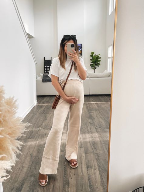 Abercrombie Sweater Pants Bump Friendly Maternity Outfits Sweatpants, Prego Summer Outfits, Casual Cute Maternity Outfits, Big Legs Summer Outfits, High Waist Maternity Outfit, Comfy Bump Outfits, Maternity Going Out Outfit Winter, Maternity Flare Pants Outfit, 2023 Maternity Style