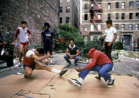 Old school culture in the 70s and 80s | Awesome Photos of New York's Hip-Hop, circa 1970's - 80's Street Dance, Cultura Hip Hop, The Get Down, Stile Hip Hop, Real Hip Hop, Hip Hop And R&b, Street Culture, Hip Hop Culture, Break Dance