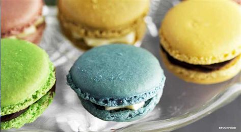 Discover how to prepare sugar-free and gluten-free macaroons: a complete recipe for delicious macaroons that are also suitable for gluten intolerants! Gluten Free Macaroons, Thm Desserts, Sans Gluten Sans Lactose, Macaroon Recipes, Recetas Keto, Gluten Free Sugar Free, Sugar Free Desserts, Keto Cookies, Low Carb Desserts