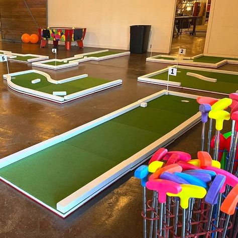 At Home Mini Golf Course, Cardboard Mini Golf, Mini Golf Birthday Party For Kids, Mini Golf Course Diy, Putt Putt Golf Diy Ideas, Mini Golf At Home, Mini Golf Aesthetic, Mini Golf Obstacles, Diy Mini Golf