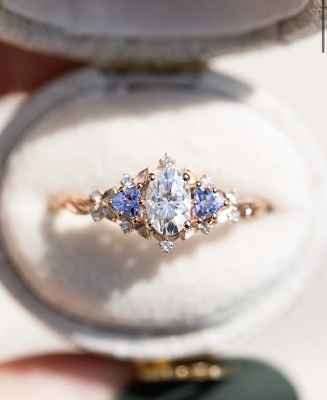 Purple Wedding Rings, Purple Engagement Rings, Fairytale Engagement Rings, Pretty Wedding Rings, Engagement Ring Nature, Pretty Engagement Rings, Blue Engagement Ring, Peach Sapphire, Cute Engagement Rings