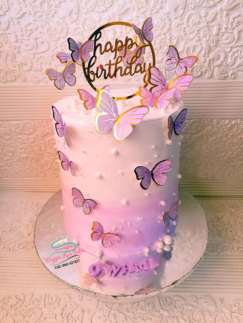 Purple cakes Celestial Cupcakes, Butterfly Birthday Theme, 3 Layer Cakes, 1 Year Birthday, Violet Pastel, Purple Cakes, Cream Cakes, Butterfly Cakes, Butterfly Birthday