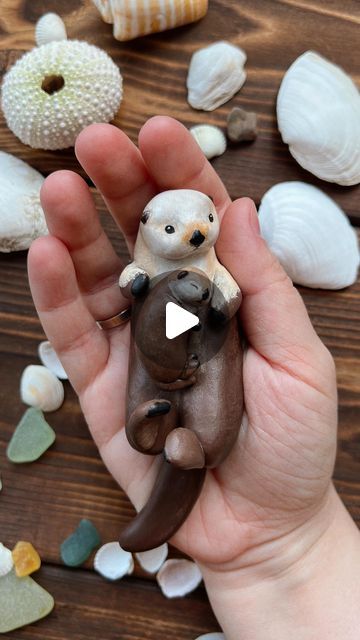 Animal Moms And Babies, What To Make Out Of Clay, Clay Otter, Polymer Clay Animals, Clay Animals, What To Make, Sculpture Clay, Hand Painting Art, Clay Ceramics