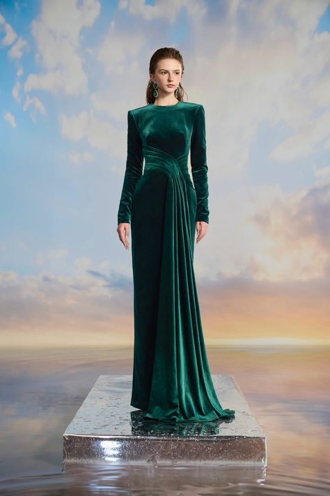 Dress Like A Parisian, Green Floor, Velvet Evening Dress, Emerald Green Velvet, Beautiful Evening Dresses, Velvet Bodycon Dress, Gowns Dresses Elegant, Green Velvet Dress, Gown Inspiration