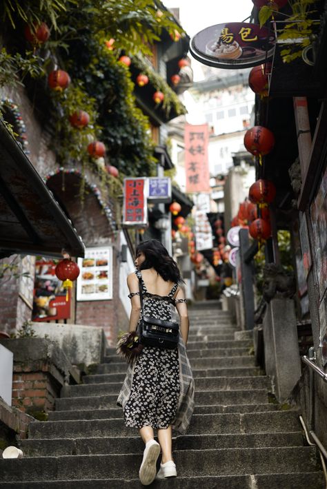 Taipei Travels, Jiufen, Jiufen Old Street, Spirited Away In Real Life, Jiufen Photos, Photos that will make you want to visit Jiufen right away, Taiwan's Jiufen, / Jiufen, Taiwan / A Real Life Spirited Away / FOREVERVANNY Taiwan Aesthetic Photos, Taipei Photo Ideas, Taiwan Street Photography, Jiufen Old Street, Taiwan Street Fashion, Taiwan Aesthetic, Travel Photos Ideas, Jiufen Taiwan, Japan Travel Photography