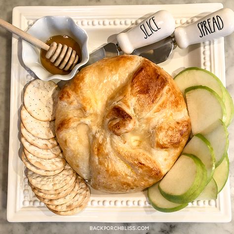 Apples And Honey, Baked Brie Recipes, Looks Can Be Deceiving, Brie Puff Pastry, Water Crackers, Apple Puff Pastry, Pumpkin Spice Donut, Brie Recipes, Elegant Appetizers