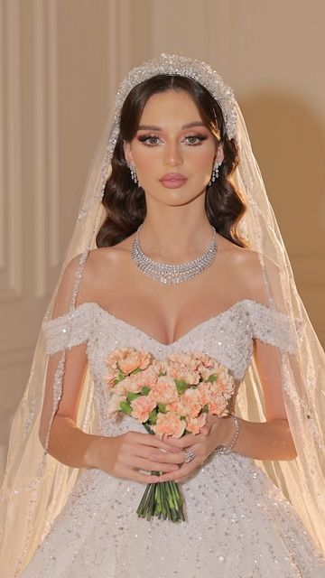 Bridal Hair Down, Bridal Hair Veil, Glam Bride, Off Shoulder Wedding Dress, Bridal Hair Inspiration, Fancy Wedding Dresses, Wedding Dress With Veil, Long Hair Wedding Styles, Fancy Wedding