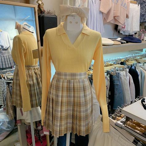 Yellow Harajuku Outfit, Kawaii Yellow Outfit, Cute Yellow Outfits Aesthetic, Korean Yellow Outfit, Vintage Yellow Outfit, Outfit Jaune, Soft Yellow Outfit, Yellow Aesthetic Clothes, Aesthetic Yellow Outfits