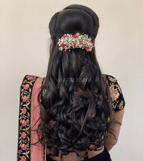 Hairstyles With Saree, Bob Cut Hairstyles, Flowers Hairstyle, Makeover Hair, Reception Hairstyles, Lehenga Hairstyles, Bridal Hair Decorations, Bridal Hairstyle Indian Wedding, Hair Style On Saree