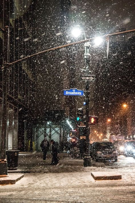 Snow At Night, Foto Muro Collage, Snowy Night, Nyc Aesthetic, Nyc Life, New York Aesthetic, New York Life, Christmas Feeling, City Vibe