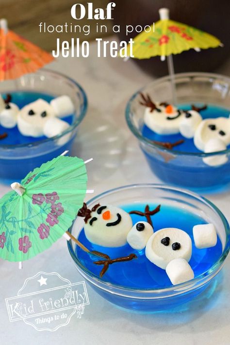 Frozen Themed Food, Frozen 3rd Birthday, Frozen Birthday Party Decorations, Elsa Birthday Party, Jul Mad, Blue Jello, Frozen Bday Party, Disney Frozen Birthday Party, Frozen Birthday Theme