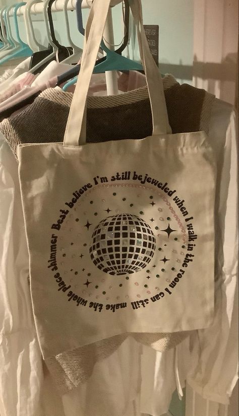 Taylor swift tote bag diy Bejeweled 🪩✨🤍 sam Taylor Swift Party Goodie Bags, Taylor Swift Bag Ideas, Taylor Swift Tote Bag Diy, Taylor Swift Tshirt Ideas Diy, Taylor Swift Tote Bag Design, Taylor Swift Diy Gifts, Diy Taylor Swift Gifts, Taylor Swift Gift Ideas Diy, Taylor Swift Crafts Ideas