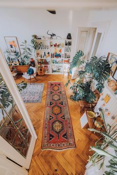 Multiple Rugs, Mid Century Boho, Home Improvement Loans, Budget Home Decorating, Bathroom Decor Ideas Colors, Layered Rugs, Living Room Windows, Boho Interior, Boho Living