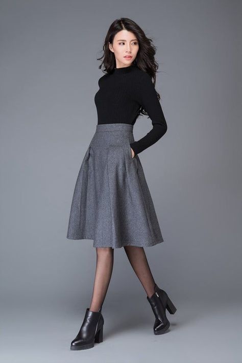 7c4ede33a62160a19586f6e26eaefacfdesc53173446ri Classy Skirt Outfits, Unique Skirts Design, Rok Outfit, Classy Skirts, Autumn Outwear, Unique Skirts, Outfits Modest, Tunic Designs, Winter Skirt Outfit