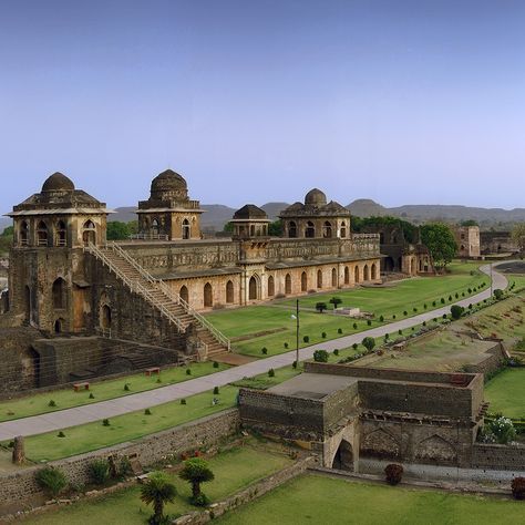 Mandu Madhya Pradesh, River Activities, Narmada River, History Of India, Indian Architecture, Historical Monuments, Madhya Pradesh, Scenic Beauty, Travel Tours