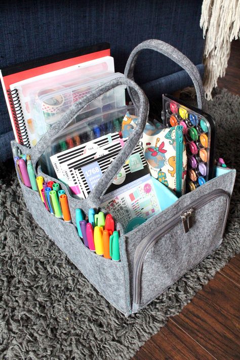 Planner Storage Organization, How To Organize Bags, How To Organize Your Life, Planner Accessories Storage, Office In A Bag, Art Supply Caddy, Sunday Basket, Office On The Go, Planner Storage