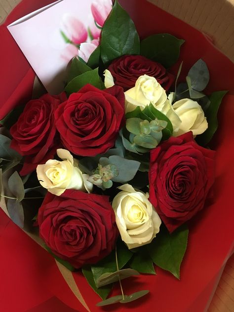 Show your love to your special person by surprising him with some colourful flowers! Flowers For Him, Surprise Flowers, Love Rose Flower, Red Aesthetic Grunge, Aesthetic Rose, Aesthetic Roses, Colourful Flowers, Order Flowers Online, Cute Emoji Wallpaper