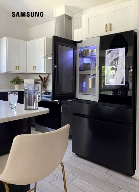 Black Fridge Kitchen, Black Kitchen Inspiration, Bespoke Refrigerator, Luxury Refrigerator, Samsung Kitchen Appliances, Samsung Kitchen, Black Fridges, Black Refrigerator, Smart Fridge