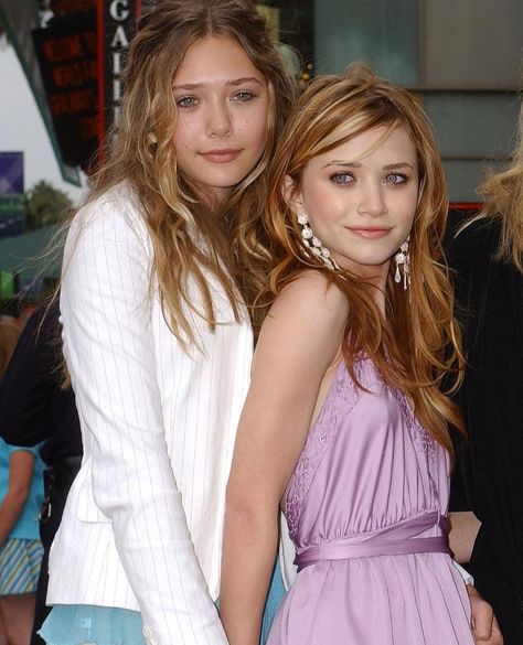 Natural Glowing Makeup, Glowing Makeup Look, Friday Reminder, Olsen Sisters, Olsen Sister, Kate Olsen, Elizabeth Olsen Scarlet Witch, Scarlet Witch Marvel, Olsen Twins