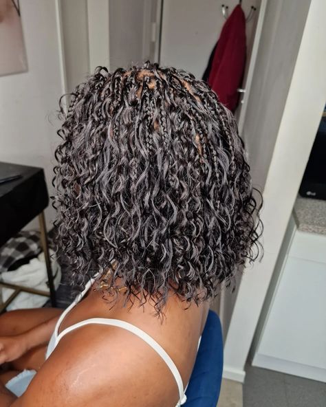 Boho Goddess Braids short Bobo 🔥 Hair braided by @munichhairbraider Follow us @marywiththeo @natural_mary_o_hair #münchenhairbraider . . . . . . . . ____________________________________ #munichhairbraider #braidingwig #hairbraiding #braidsbyme #braidedstyles #frenchbraids #longbraids #twobraids #boxbraids #braidstyles #braidstyles #knotlessboxbraids #knotless #beads #instahair #voiceofhair #braidsgang #broner #protectivehairstyle #longhair #cornrows #braids #hairstyles #braidswithcurls ... Braid Hairstyles Short, Knotless Beads, Short Boho Braids, Boho Braids Hairstyles, Cornrows Braids Hairstyles, Boho Goddess Braids, Braids Short, Short Box Braids Hairstyles, Hair Braider