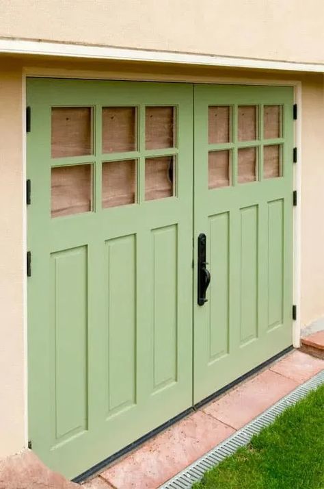 Pictures of Carriage House & Garage Doors | Real Carriage Doors Carriage Style Garage Doors, Carriage House Garage Doors, Garage Door House, Angled Garage, Carriage House Doors, Carriage Garage Doors, Mansion Homes, Basement Designs, Painting Bathtub