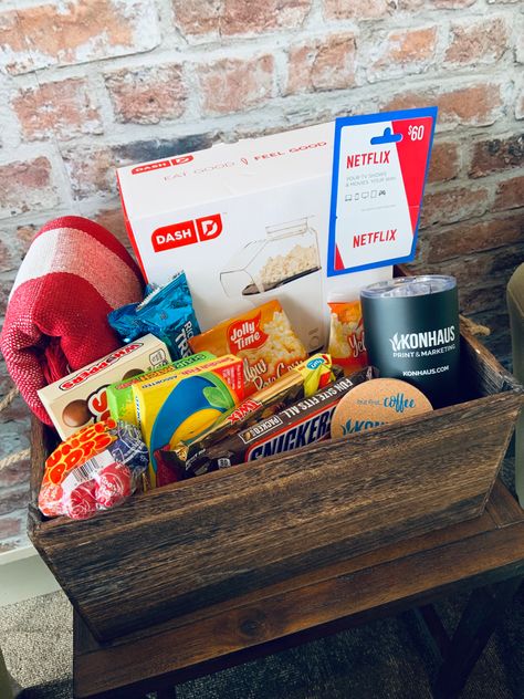 Netflix And Chill Gift Basket Ideas, Netflix Gift Basket, Family Movie Night Gift Basket, Popcorn Basket, Silent Auction Gift Basket Ideas, Popcorn Gift Basket, Movie Basket Gift, Silent Auction Basket, Auction Gift Basket Ideas