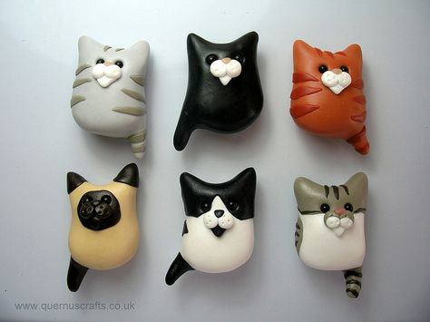 Cat Magnets by QuernusCrafts, via Flickr...a whole bunch of cute pets and characters in this Flickr album Cat Magnets, Diy Fimo, Clay Magnets, ดินปั้น Polymer Clay, Polymer Clay Animals, Clay Animals, Cute Clay, Clay Figures, Fimo Clay