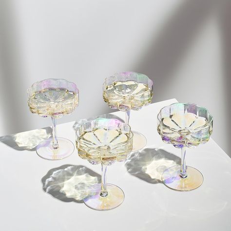 PRICES MAY VARY. Perfect for your next brunch or dinner party, this glassware set features a gorgeous iridescent pattern that perfectly complements any event. Each glass measures 5" in height, 4" in diameter, and has a capacity of 7 ounces. These elegant and colorful champagne coupes are sure to be the perfect accessory to your next birthday celebration, engagement party and more. The set includes 4 champagne glass coupes that will provide the right amount of character and elegance to any drink! Pretty Cocktail Glasses, Art Deco Dinner Party, Cute Cocktail Glasses, Glass Painting Party, Prosecco Mimosa, Mimosa Glasses, Champagne Mimosa, Cocktail Margarita, Vintage Champagne Glasses