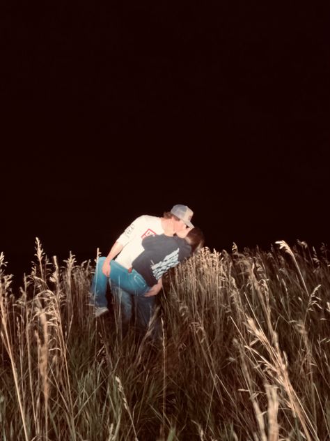 Country Relationships Pictures, Country Couples Kissing, Bundled Up Aesthetic, Love Is A Cowboy, Old Country Love Aesthetic, Country Couple Wallpaper, Country Life Goals, Country Relationship Aesthetic, Bonfire Aesthetic Couple