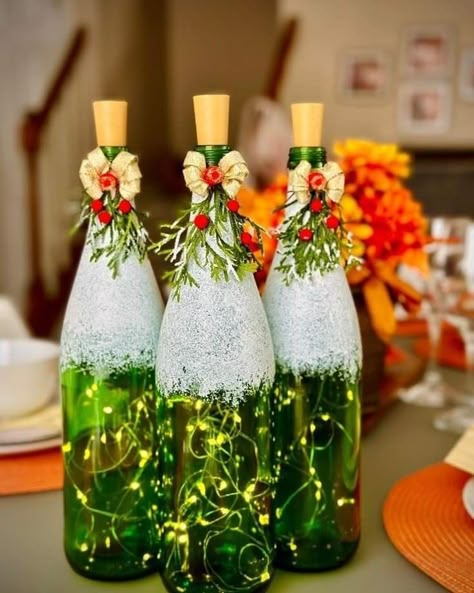 Green Wine Bottle Crafts, Christmas Bottle Ideas, Christmas Wine Bottles Diy, Wine Bottle Crafts Christmas, Holiday Wine Bottles, Hand Painted Wine Bottles, Glass Bottle Diy, Diy Glass Bottle Crafts, Christmas Wine Bottles