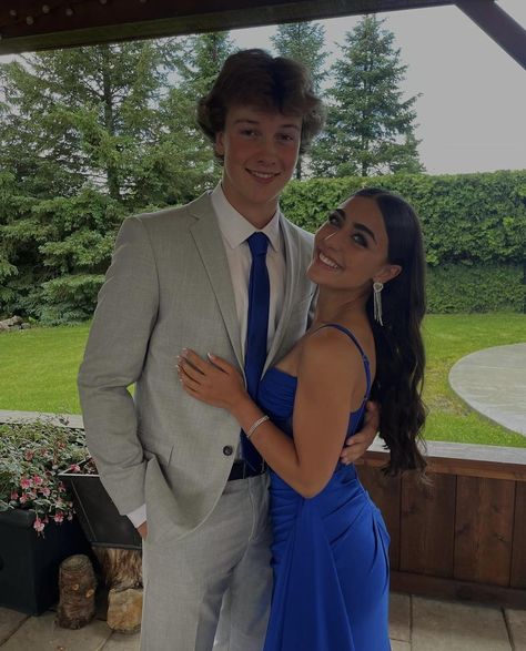 Blue Hoco Couple Outfits, Blue Hoco Couple, Prom Couples Outfits Matching, Royal Blue Prom Couple, Blue Prom Couple, Hoco Couple Outfits, Prom Couples Outfits, Couples Prom Pictures, Prom Prep