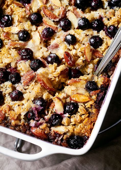 bluebbery baked oats breakfast Oatmeal French Toast, Breakfast For A Crowd Make Ahead, Blueberry Oatmeal Recipes, Healthy Breakfast Baking, Resep Oatmeal, Blueberry Baked Oatmeal, Blueberry Oatmeal Bake, Menu Sarapan Sehat, Breakfast Oatmeal Recipes