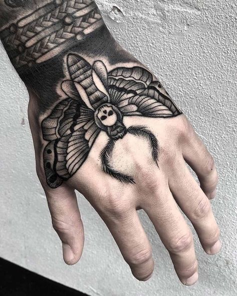 Tattoo Main, 27 Tattoo, Herren Hand Tattoos, Tattoo Inspiration Men, Skeleton Hand Tattoo, Výtvarné Reference, Muster Tattoos, Moth Tattoo, Latest Tattoos